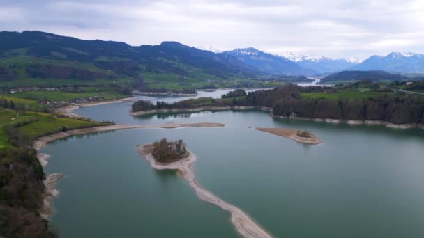 Sviçre Gruyere Gölü Yukarıdan Nsansız Hava Aracı Tarafından Gökyüzü Manzaralı — Stok video