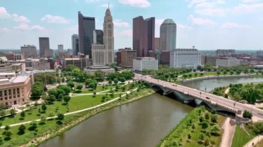 Columbus Ohio ve Scioto Nehri üzerinden COLUMBUS, OHIO - 08 Haziran 2023