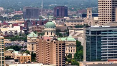 Indiana Eyalet Meclisi namı diğer Indianapolis 'teki Indiana Eyalet Binası yukarıdan - INDIANAPOLIS, INDIANA - 07 Haziran 2023