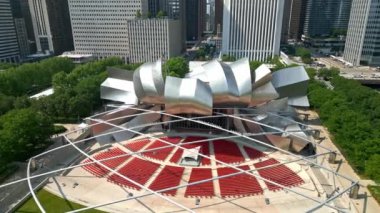 Chicago 'dan Jay Pritzker Pavyonu üzerinden uçuş - Chicago, ILLINOIS - Haziran 06, 2023