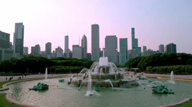 Chicago Grant Parkı 'ndaki Buckingham Çeşmesi - Chicago, Illinois - Haziran 06, 2023