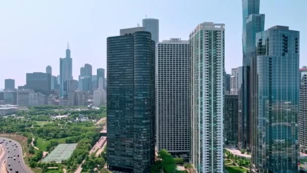 シカゴ市内の象徴的な高層ビル群 ドローンによる空中写真 — ストック動画