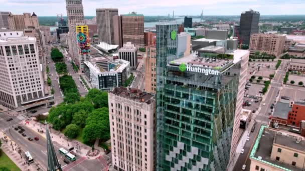 デトロイトのハンティントンオフィスタワー デトロイト ミシガン州 2023年6月11日 — ストック動画