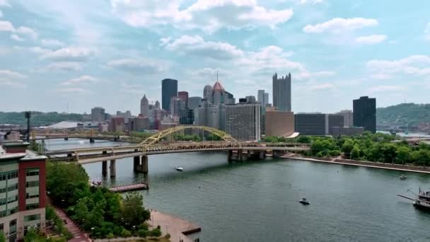 ピッツバーグ市はアレゲニー川で上から ピッツバーグ ペンシルバニア州 2023年6月9日 — ストック動画