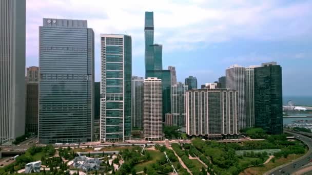 Чикаго Центр Міста Його Знаковими Хмарочосами Зверху Чікаго Illinois Червня — стокове відео