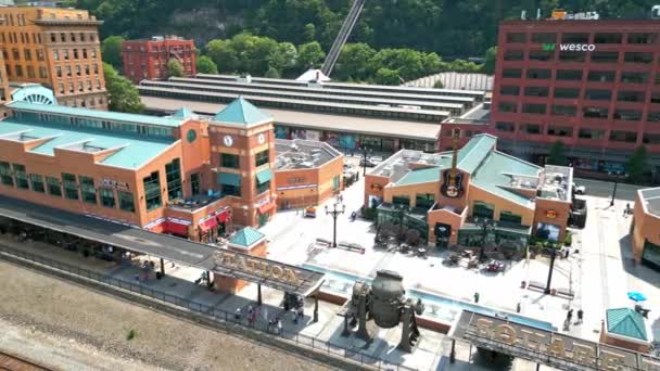 Station Square Pittsburgh Hard Rock Cafe Góry Pittsburgh Pennsylvania Czerwiec — Wideo stockowe