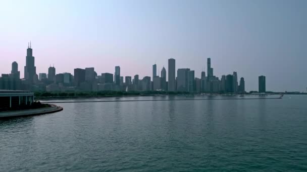 夜のシカゴスカイライン ドローンによる空撮 — ストック動画