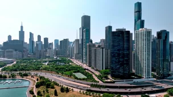 Geweldige Skyline Van Chicago Met Zijn Iconische Wolkenkrabbers Vanuit Lucht — Stockvideo