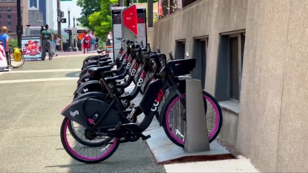 Columbus Taki Lyft Kiralık Bisikletleri Columbus Abd Haziran 2023 — Stok video