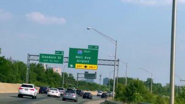 Columbus Ohio 'daki havalimanının istikameti - COLUMBUS, ABD - 05 Haziran 2023