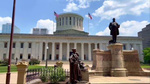 William Mckinley Statue Vor Dem Kapitol Des Indiana State House — Stockvideo