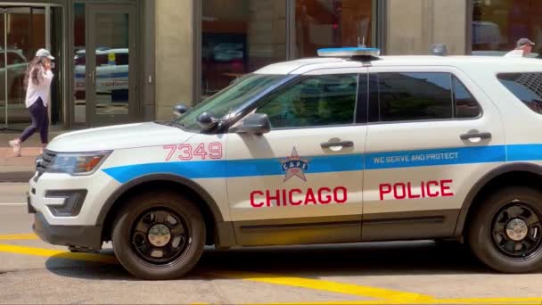Chicago Polisbil Med Vänliga Officerare Chicago Usa Juni 2023 — Stockvideo