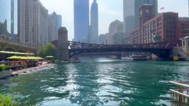 Chicago Nehri şehir merkezinde - Chicago, ABD - Haziran 06, 2023