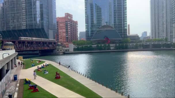 Chicago Riverwalk Center City Chicago Usa Iune 2023 — стоковое видео