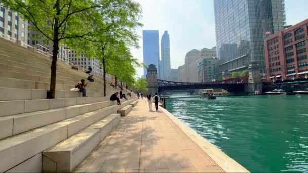 Chicago Riverwalk Der Innenstadt Chicago Usa Juni 2023 — Stockvideo