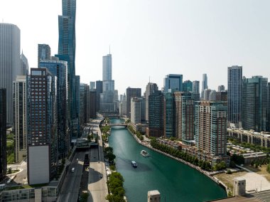 Şikago şehir merkezi, Nehir Yolu hava manzaralı - Chicago, Birleşik Devletler - Haziran 06, 2023