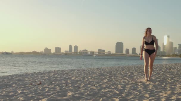 Young Woman Wearing Bikini Beach Sunset Miami Extreme Slow Motion — Stok video
