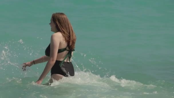 Beautiful Woman Bathing Suit Enjoys Blue Ocean Water Miami Beach — Video Stock