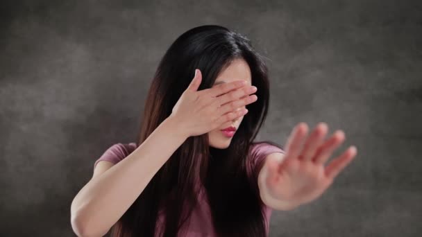 Young Asian Woman Does Want Get Photographed Extreme Slow Motion — Vídeo de Stock