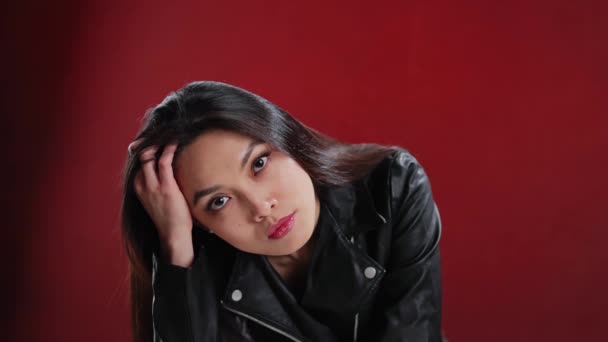 Beautiful Asian Model Red Background Extreme Slow Motion — วีดีโอสต็อก