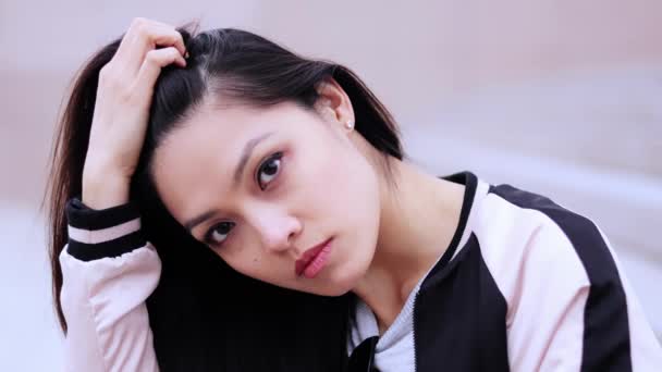 Jolie Fille Asiatique Posant Pour Appareil Photo Photos Gens — Video