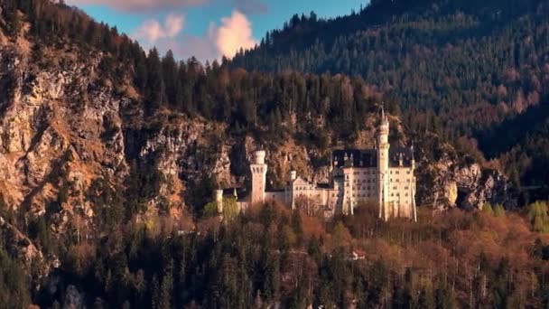 Wspaniały Zamek Neuschwanstein Niemczech Zachodzie Słońca Niesamowite Zdjęcia Dronów — Wideo stockowe