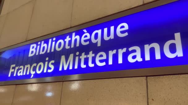 Metro Stop Francois Mitterand Könyvtár Párizsban Párizs Franciaország 2023 Szeptember — Stock videók