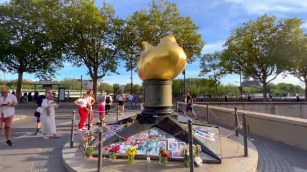 巴黎Alma隧道戴安娜王妃纪念碑 2023年9月5日 法国巴黎 — 图库视频影像