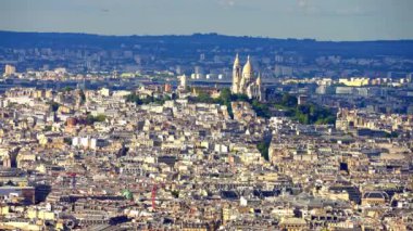 Paris şehrindeki Montmartre Tepesi yukarıdan - hava manzaralı - stok fotoğrafçılığı