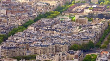 Paris şehrindeki güzel malikaneler yukarıdan bakıldığında - hava manzaralı - stok fotoğrafçılığı
