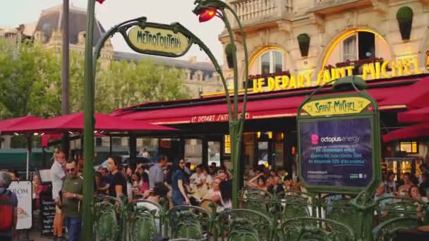 パリの小さなストリートカフェやレストラン サンジェルマン パリス フランス September 2023 — ストック動画