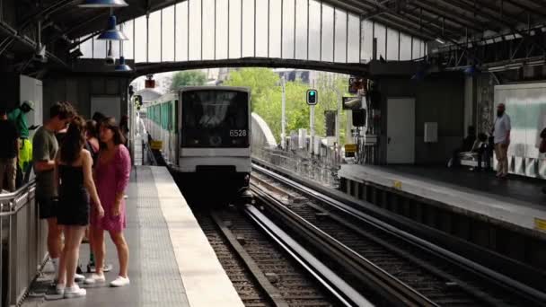 Oberirdische Metrostation Paris Paris Frankreich September 2023 — Stockvideo
