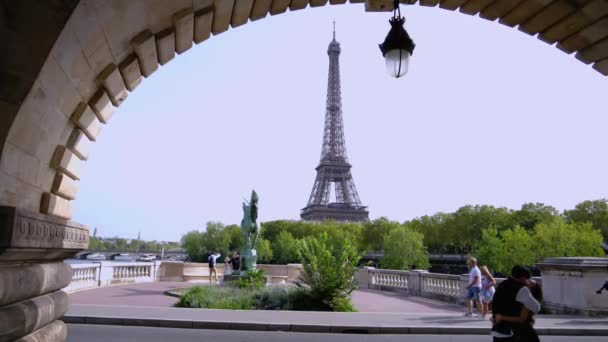Bir Hakeim Bridge Paris Είναι Ένα Δημοφιλές Φωτογραφικό Σποτ Στην — Αρχείο Βίντεο