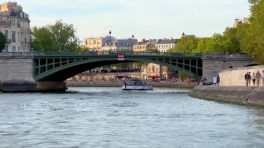 Paris 'teki River Seine' de tekne turu - seyahat fotoğrafçılığı