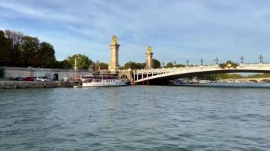 Paris 'te Seine Nehri ve Alexandre Köprüsü - seyahat fotoğrafçılığı