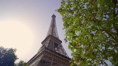 Paris 'teki Majestic Eiffel Kulesi - seyahat fotoğrafçılığı