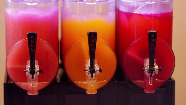 氷の冷たい飲み物のためのアイスススラッシュ機械 ストック写真 — ストック動画