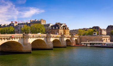 Paris şehrindeki ünlü Pont Neuf - Paris 'te seyahat fotoğrafçılığı