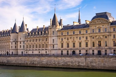 Paris Şehir Sarayı Cite Adası 'nda, River Seine' de. Fransa 'da seyahat fotoğrafçılığı.