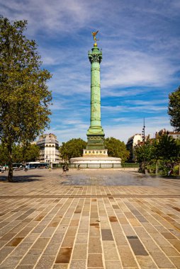 Güneşli bir günde Paris 'te Bastille Meydanı - Paris' te seyahat fotoğrafçılığı