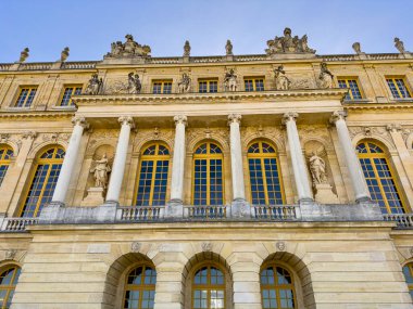 Güneşli bir günde Paris 'teki Versailles Şatosu - Paris' te seyahat fotoğrafçılığı