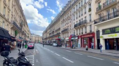 Paris 'in güzel caddeleri ve caddeleri - PARIS, FRANCE - Eylül 05, 2023