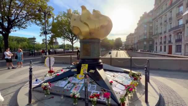 巴黎Alma隧道戴安娜王妃纪念碑 2023年9月5日 法国巴黎 — 图库视频影像