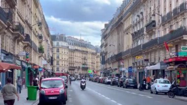 Paris 'in güzel caddeleri ve caddeleri - PARIS, FRANCE - Eylül 05, 2023