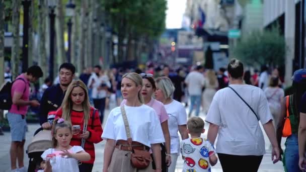 Extreme Slow Motion People Walking Champs Elysee Avenue Στο Παρίσι — Αρχείο Βίντεο