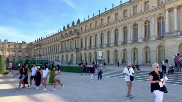 Personas Que Visitan Castillo Los Jardines Versalles Paris Francia Septiembre — Vídeo de stock