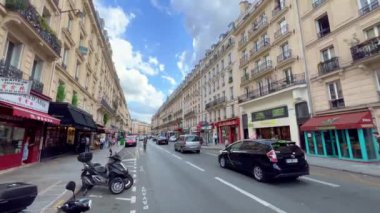 Paris 'in güzel caddeleri ve caddeleri - PARIS, FRANCE - Eylül 05, 2023