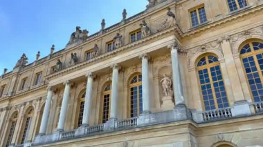 Paris 'teki Versailles Şatosu - PARIS, FRANCE - Eylül 05, 2023