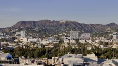 Hollywood 'daki ünlü Paramount Pictures üzerinde uçuş - Los Angeles Drone görüntüleri - hava fotoğrafçılığı