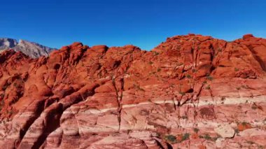 Nevada Çölü üzerinde uçuş ve muhteşem manzarası ve kanyonları - hava fotoğrafçılığı